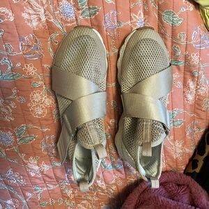 Sorel Kinetic Sneaker in Beige 6.5